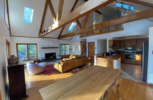 Copake Lake Ski Chalet | Copake Lake chalet with indoor pool