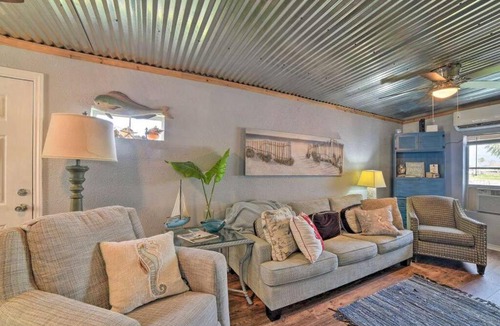 Rockport House | Copano Bay Cottage w/Private Dock & Kayaks!