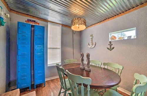 Rockport House | Copano Bay Cottage w/Private Dock & Kayaks!