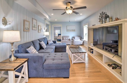 Bayside House | Copano Bay Retreat w/ Porch, Yard & Private Pier!