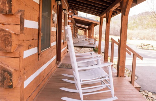 Pittman Center Cabin | Copeland Creek-Tiny Cabin Getaway!