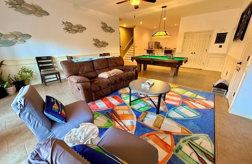 Bracey House | Copper Cove! Hot Tub, 5 Kings & 6 Bunks. FirePit-Sunroom-Sundeck-kayaks-SUP-Fish