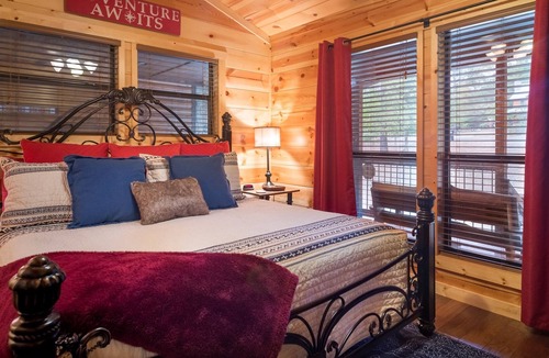 Hochatown Cabin | Copper Creek Open Cabin with Game Room and Hot Tub on the Deck by RedAwning