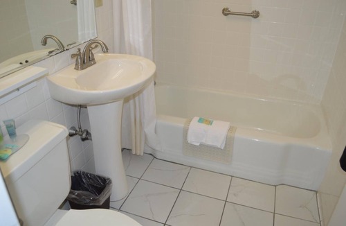 West Brookfield Hotel | Copper Lantern Motor Lodge