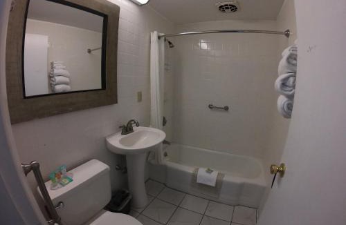 West Brookfield Hotel | Copper Lantern Motor Lodge