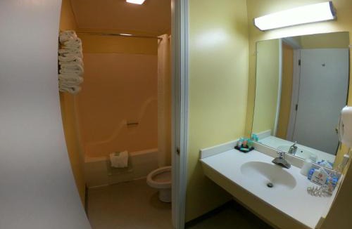 West Brookfield Hotel | Copper Lantern Motor Lodge