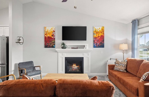 Waukee House | COPPER RIDGE - 4BR Ranch with Air Hockey, Mini Pool Table, Foosball & Arcade!
