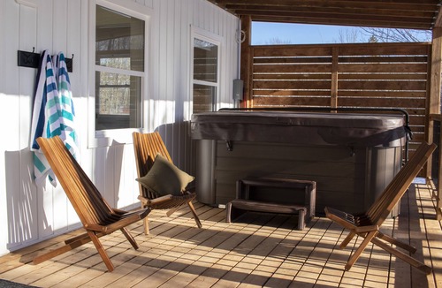 Springfield Cottage | Copper Shore Lake House - Doncaster