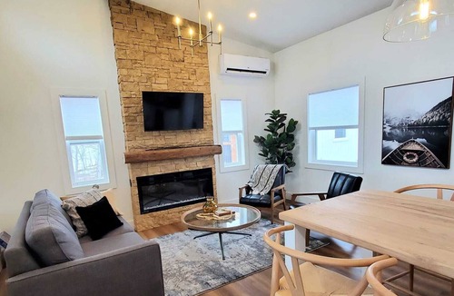 Springfield Cottage | Copper Shore Lake House - Doncaster