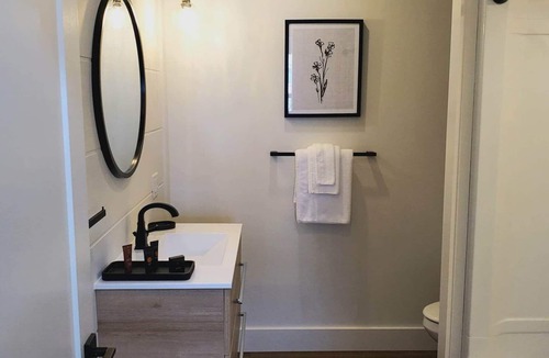 Springfield Cottage | Copper Shore Lake House - Doncaster