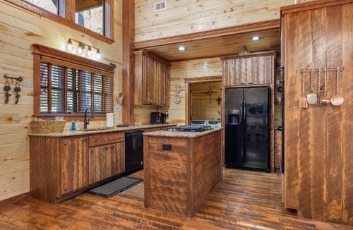 Broken Bow Cabin | Copper Spa Lodge - Elegance Meets Luxurious Comforts with a Retreat Experience
