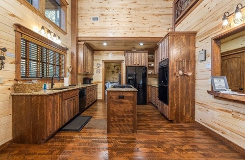 Broken Bow Cabin | Copper Spa Lodge - Elegance Meets Luxurious Comforts with a Retreat Experience