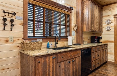 Broken Bow Cabin | Copper Spa Lodge - Elegance Meets Luxurious Comforts with a Retreat Experience