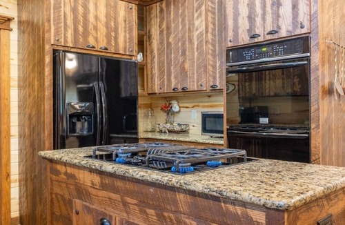 Broken Bow Cabin | Copper Spa Lodge - Elegance Meets Luxurious Comforts with a Retreat Experience