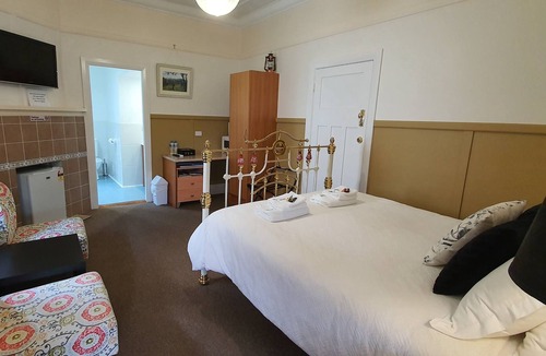 Gloucester House | Coppers Hill Private Accommodation