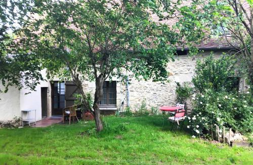 Tournon-Saint-Pierre House | Coquelicot et sac à dos