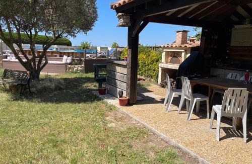 Montagnac-Montpezat Bed & Breakfast | Coquelicot