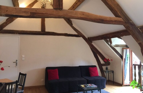 Bailly Apartment | "COQUELICOT" Large Studio (approx. 35m2) on the 1st floor, access by stairs. Capacity 5 people