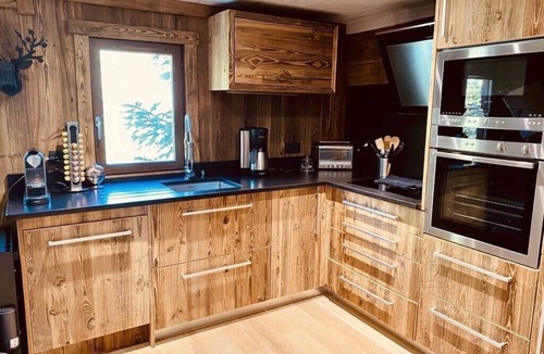 Les Angles House | COQUET CHALET 2 PAS DES PISTES ET COMMERCES AUX ANGLES-8 PERS-Parking