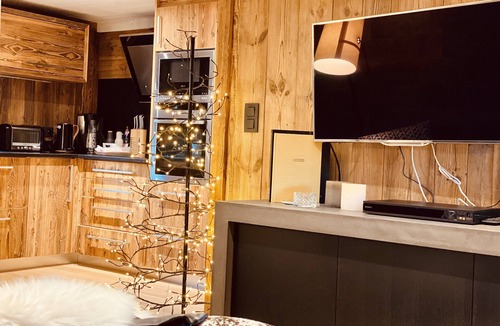 Les Angles House | COQUET CHALET 2 PAS DES PISTES ET COMMERCES AUX ANGLES-8 PERS-Parking