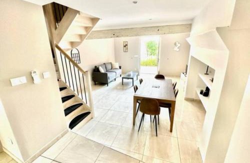 Pechbonnieu House | Coquette maison climatisée