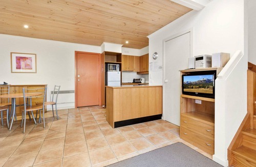 Lorne Apartment | Cora Lynn 26 - Lorne's Iconic Beach Boxes