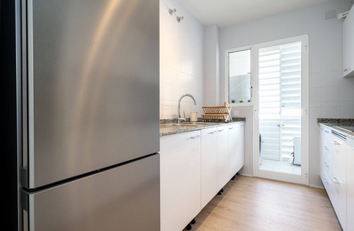 El Vendrell Apartment | Coral Beach by Pat Apartment with Sea Views, Shared Pool, and Wi-Fi