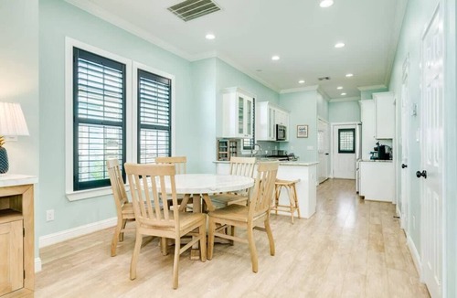 San Jacinto House | Coral Cottage - Enjoy the Posh Life! Heated Pool, Spa, Fireplace!