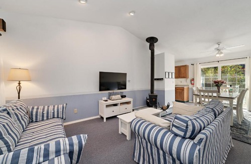 Manzanita House | Coral Cottage MCA 832