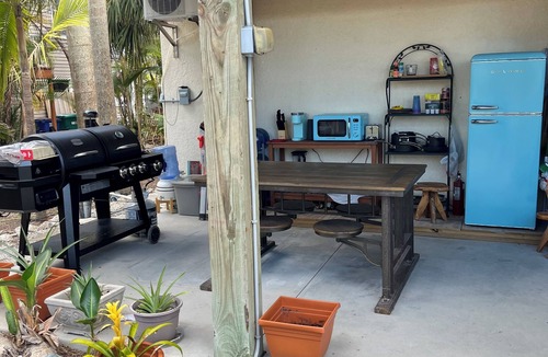 Truckland Apartment | Coral Cottage Studio, Almost Sanibel