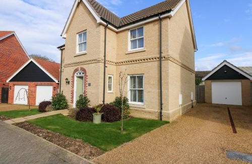 Overstrand House | Coral House