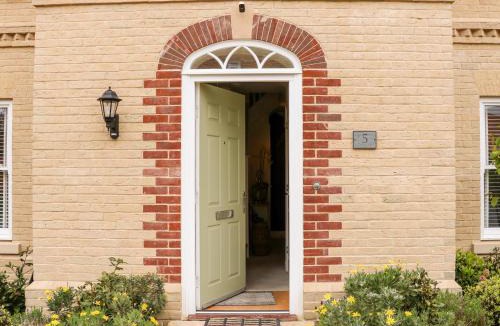 Overstrand House | Coral House