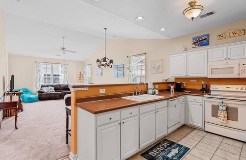Sunset Beach Condo | Coral Reef Retreat: Dog Friendly w/Water Views