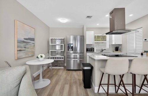 Coral Ridge Apartment | Coral Ridge Suites #1 - Heated Pool, Beach Gear