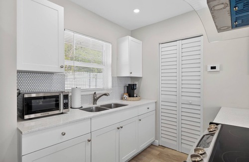 Coral Ridge Apartment | Coral Ridge Suites #1 - Heated Pool, Beach Gear