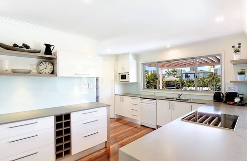 Broadbeach Waters House | Coral Waterfront, Broadbeach