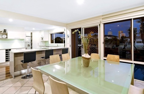 Broadbeach Waters House | Coral Waterfront, Broadbeach
