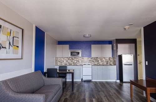 Inver Grove Heights House | Coratel IGH - Deluxe 2 Queen Studio with Kitchenette NS (Oversize)