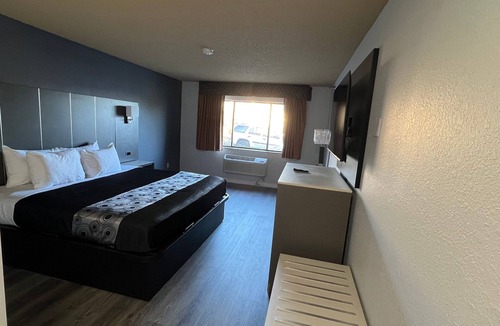 Eagan Hotel | Coratel Inn and Suites By Jasper Eagan - Standard 1 King Bed Non Smoking