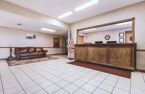 McCook Hotel | Coratel Inn & Suites By Jasper McCook - 1 King Bed NS