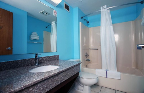 Newton Hotel | Coratel Inn & Suites By Jasper Newton