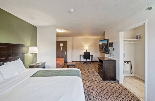 Wichita Hotel | Coratel Suites 1 King Suite Oversized with Sofa Non-Smoking