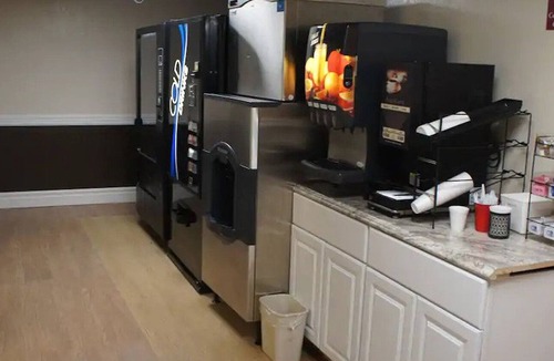 Waite Park House | Coratel Waite Park - 1 King Bed NS