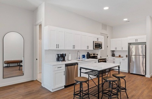 Fort Worth Apartment | Corbin 1305: 1-Bedroom Modern Columbia Suite