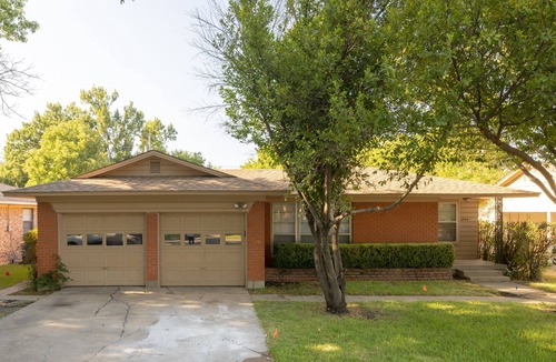 Denton House | Cordell Home: 4 Bed Home W/2 Baths Ideal for Family Getaways