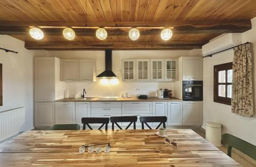 Vojnic House | Cordon Hills-house Terra l