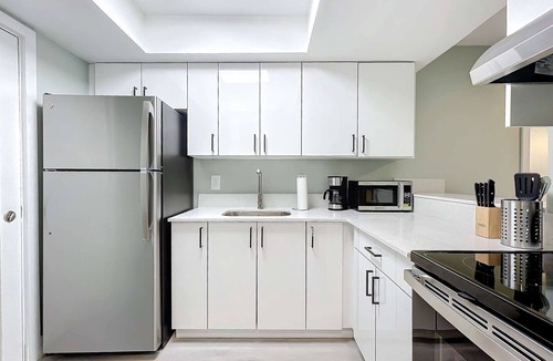 Lauderdale Harbours Condo | Cordova Arms by Rocketstay