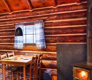Los Ojos Cabin | Corkins Lodge
