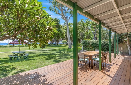 Corlette House | Corlette waterfront accomodation