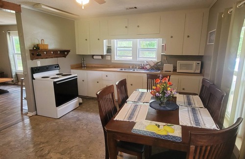 Paris Cottage | Corley Cottage a Quiet cottage in the woods